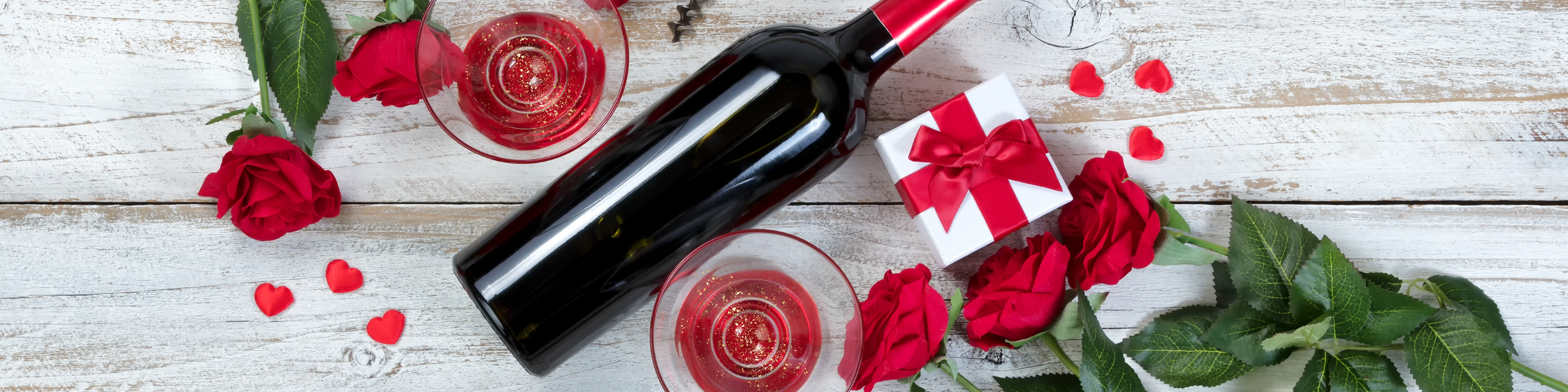 Sparkling Valentine’s Day Drinks with Edible Glitter