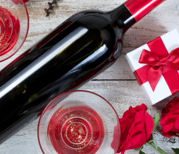 Sparkling Valentine’s Day Drinks with Edible Glitter